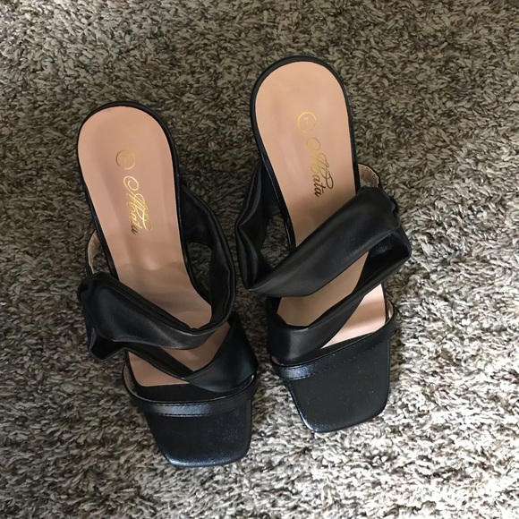 NWOT Black slip on fancy heel sandals - Picture 6 of 10